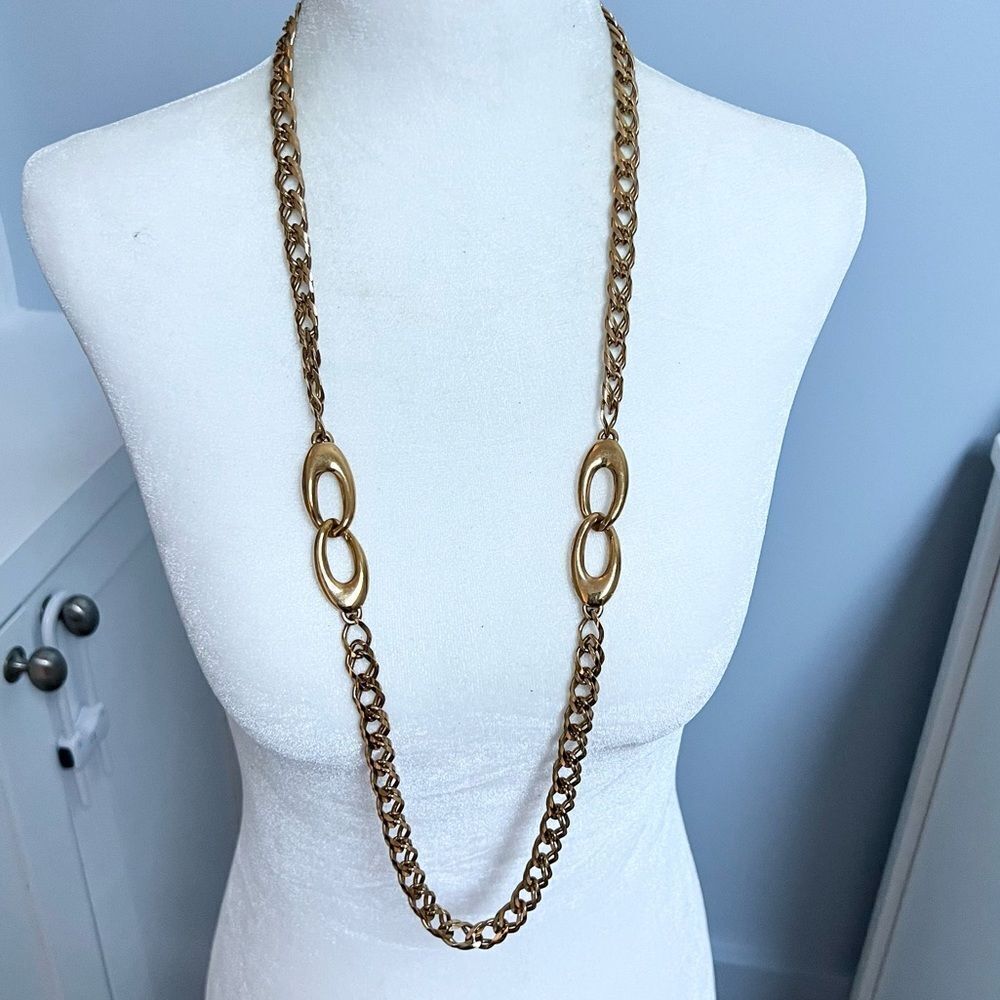 Heavy chain link gold tone necklace
